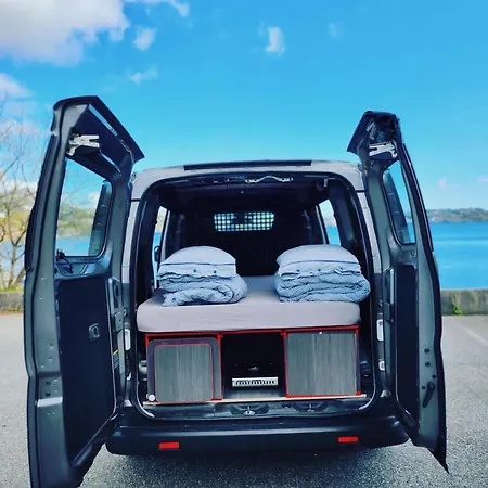 Electric London Black Minicamper Luxury tent Bergen
